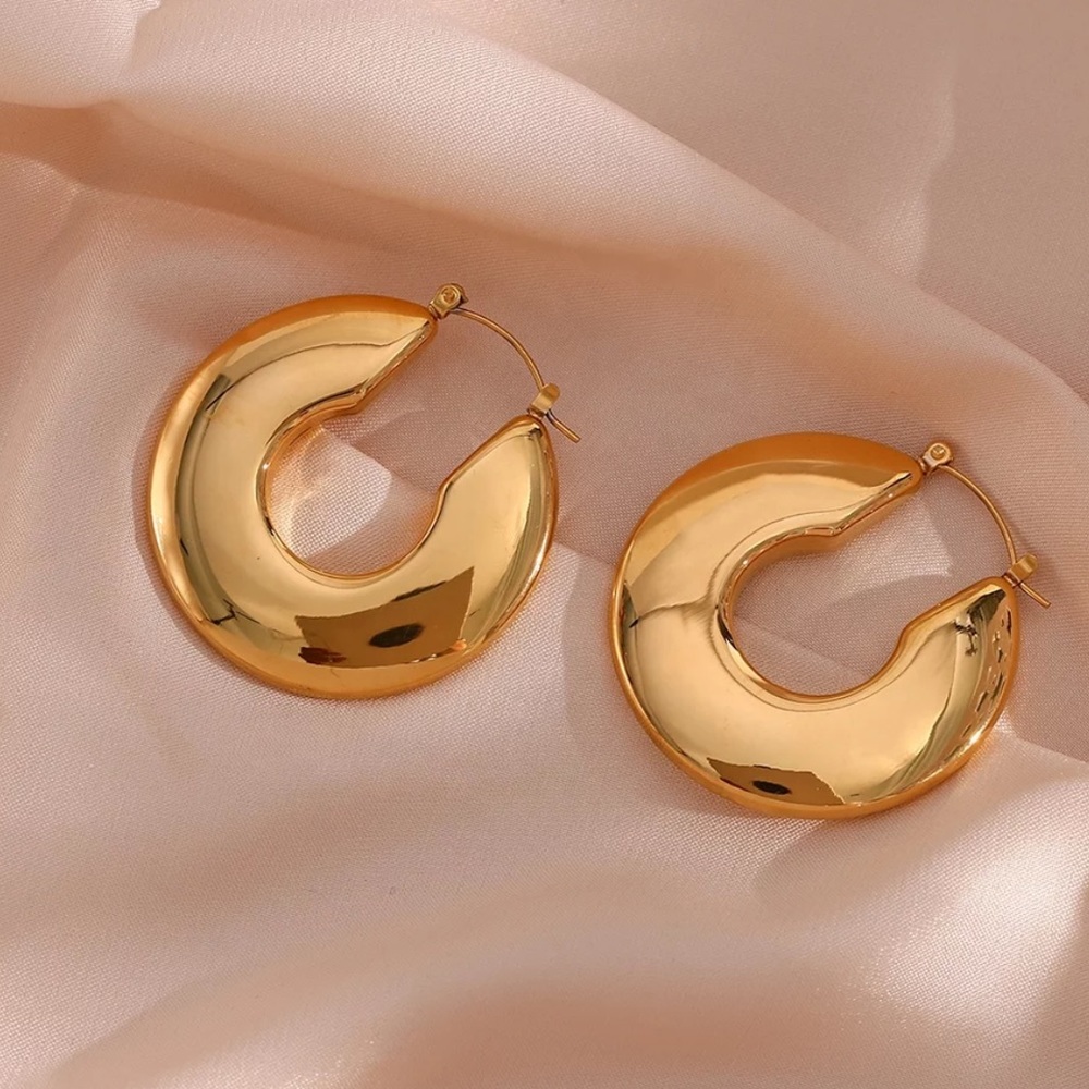 New Chunky 18k Gold Hoop Earrings - Picture 3 of 5